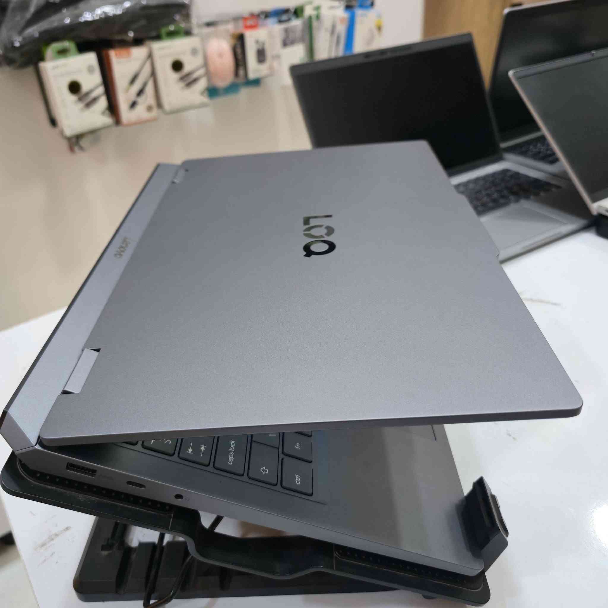 الموديل: Lenovo LOQ Essential 15IRX11 (2KUS-110219)
لابتوب جديد بالكارتون استخدام شهر واحد فقط 
مشحون ١٣ مره 
نسبة البطاريه ١٠٠%
المواصفات :
المعالج: Intel Core i5-13450HX
الرام:  16GB ddr5
التخزين: 512GB ssd
كرت الشاشة: RTX 5050 8GB
الشاشة: 15.6 إنش FHD
معدل التحديث: 144Hz
اللون: Luna Gray
 مكاني بغداد وموجود توصيل


**إذا كنت صاحب هذا الإعلان وتريد حذفه لأي سبب، رجاءا أرسل رسالة إلى الدعم الفني**