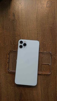 اخواني جهاز ايفون ١١ برو ماكس ذاكره 256 بطاريه 88 لون ابيض اخوان الجها...