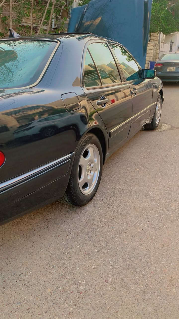 ١٩٩٧ بغداد بسمي السياره جاهزه من كلشي اخوان سعر ٩٠ وبيها مجال  عنوان بغداد ***********
