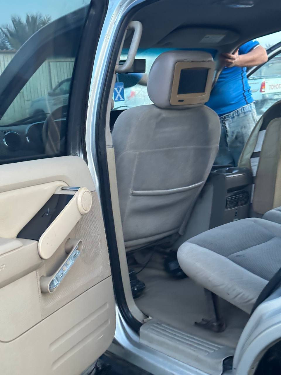 السلام عليكم فورد أكس بلور 2007 كير مكينه جدد حداديه ٧٠بلميه تبريد قطعتين شغال تدفئه كلها شغاله كهربائيات السياره ومصبوغه حزام أثر جراد حادث بنيد بدون دواخل السياره جاهزه داخل وخارج 5راكب رقم بغداد تحويل مباشر بيها دبلات الخلفيه تعبانه السعر 100وبيها مجال بصيط بيع أو مراوس حسب القناعه العنوان قرب سجن أبو غريب رقم الهاتف ***********
