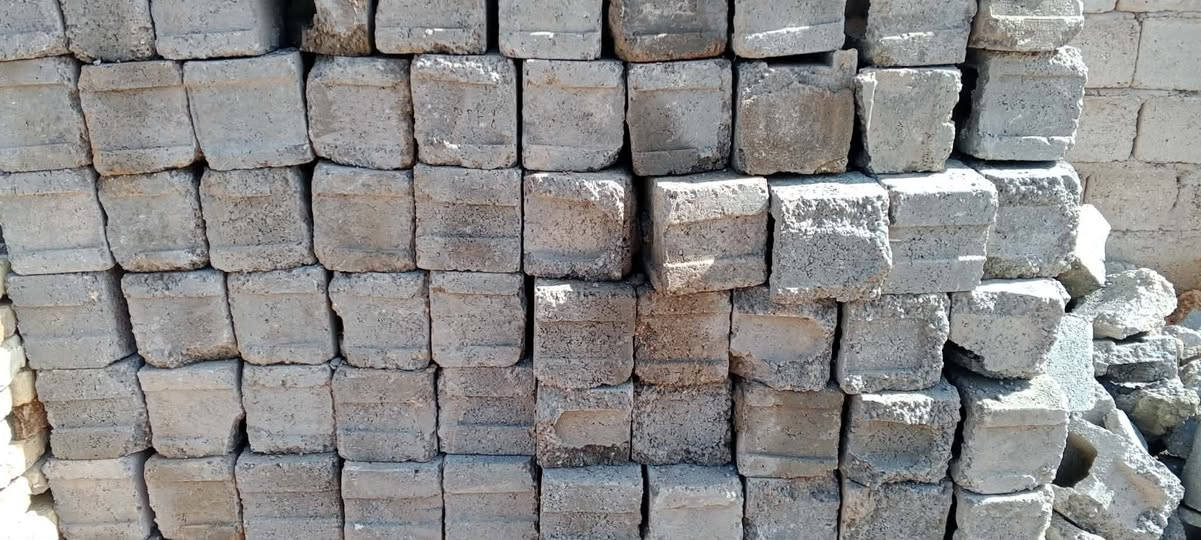 هذا بلوك عندي مستعمل جديد اريد ابيعه 130 بلوكه عامرات وامصاص 50 يعني 150 بلوكه  الطابوق اريدهن 150


**إذا كنت صاحب هذا الإعلان وتريد حذفه لأي سبب، رجاءا أرسل رسالة إلى الدعم الفني**