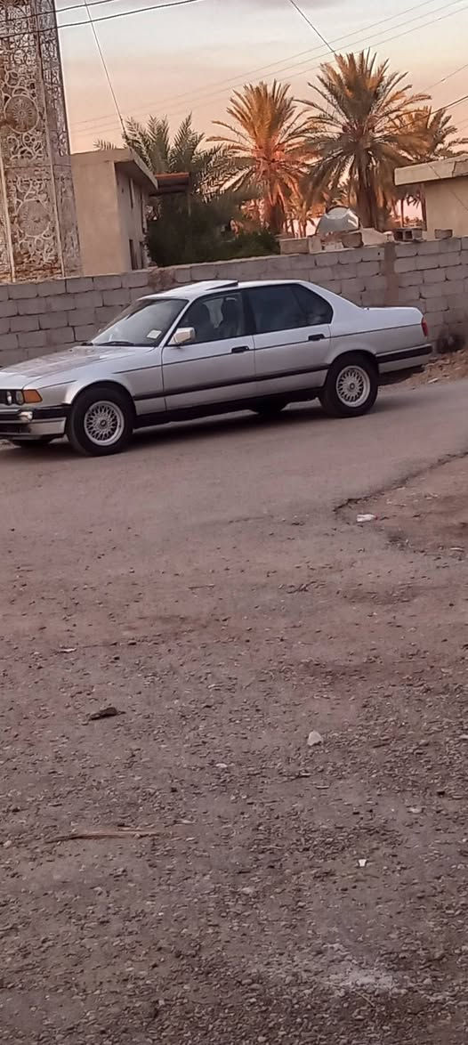 ٧٣٠ جاهزة 
محرك كير 
كشنات كهرباء
احلى من الصور
لون سلفر 
تجاوي كهرباء 
مري كهرباء
رقم بغداد بسمي 
فتحة سقف 
صدر أمامي جديد 
دبلات خلفية مع لوي جديد
السيارة جاهزة 
من كلشي 
تحويل مباشر 
تبريد شغال 
السعر ٥٥ وبيها مجال 
***********#***********
