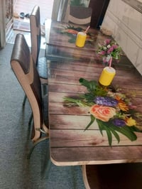 ميز للبيع مع ٤كراسي نضافه %١٠٠ ٠٧٨١٤٨٣٠٠٤٦