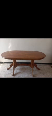 ميز طعام • بدون كراسي