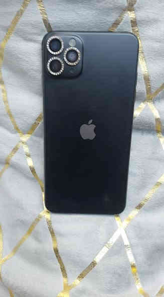 السلام عليكم ايفون ١١ برو ماكس ذاكره ٦٤ شاشه اصليه مال الجهاز فقط مستبدل البطاريه والسماعه الفوك رادلها تبديل فقط السعر ١٨٠ قفل العنوان بغداد ***********
