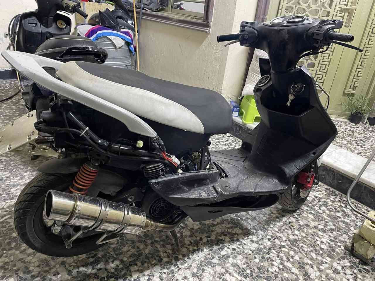 سلام عليكم دراجه للبيع بيه مكينه مزوده المكينه مال حاويه جبته او شديته بيه كور او بوشه او روله رياضي كلجات رياضي صالصه رياضي سلف رياضي جويتر حجم ٣٠ بيه نوزل رياضي او بيه فلاوين رياضي ضربه نار طويله راجز بيه رياضي ٥خرز بيه غراض حلوه
الدراجه للبيع او للمراوس بوحده بلاد 
ملاحضه كفراته موجوده لون سود 
مكاني بغداد مدينه الصدر 
رقمي ***********
