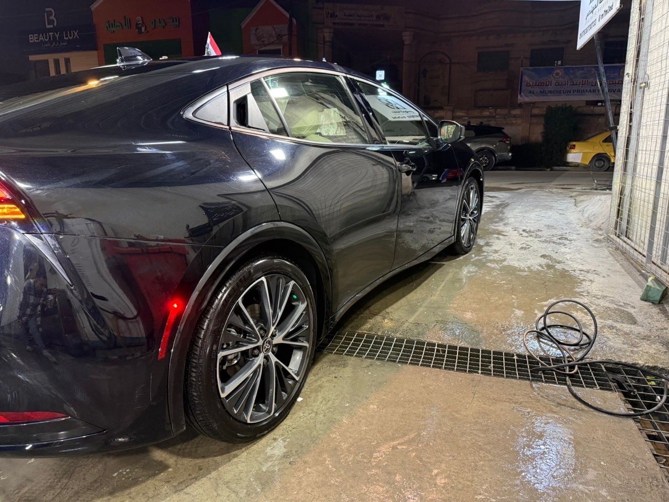 ‭٠٠ ٩٦٤ ٧٩٠ ٤٤٦ ٠٥٨٩‬

طار مقاس 19 بوصة.

مقاعد أمامية مزينة بـ SofTex مع مقعد السائق القابل للتعديل كهربائيًا في 8 اتجاهات.

شحن الهاتف الذكي اللاسلكي المتوافق مع Qi مع ضوء مؤشر الشحن.

عجلة قيادة تلسكوبية قابلة للإمالة.

تتوافق مع Apple CarPlay وأندرويد أوتو.

نظام المساعدة على ركن السيارة الأمامي والخلفي مع الفرملة الأوتوماتيكية (PA مع AB).

ماسحات الزجاج الأمامي المتقطعة والمتغيرة التي تستشعر المطر.

مقاعد أمامية ساخنة.وبرده

مرآة الرؤية الخلفية ذات التعتيم التلقائي.

متاح سقف زجاجي ثابت.

محرك سعة 2.0 لتر 4 أسطوانات هجين.

ناقل الحركة المتغير المستمر (ECVT) الذي يتم التحكم فيه إلكترونيًا.

نظام الدفع بالعجلات الأمامية (FWD)