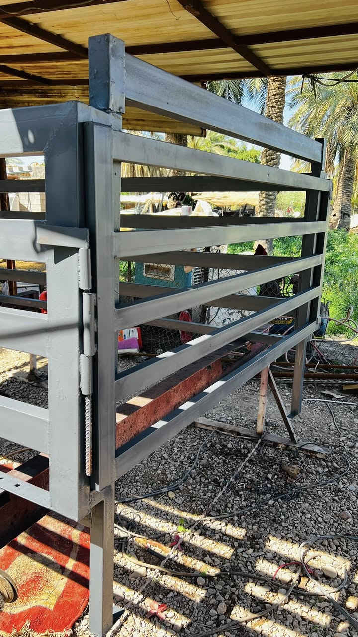 محجر نثيه للبيع السعر ٣٠٠ العنوان العماره ميسان ***********
