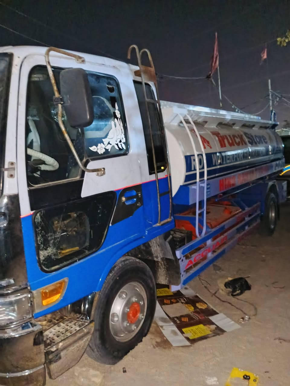 السلام عليكم سياره للبيع هينو طيره موديل 91 رقم انجليزي ماكينه 70 لا تنقص ولا تبخر  عموله 8ونص كهربائيات شغاله دوشمه جديده سياره جاهزه للشغل سعر 175 وبيها مجال *********** ***********
