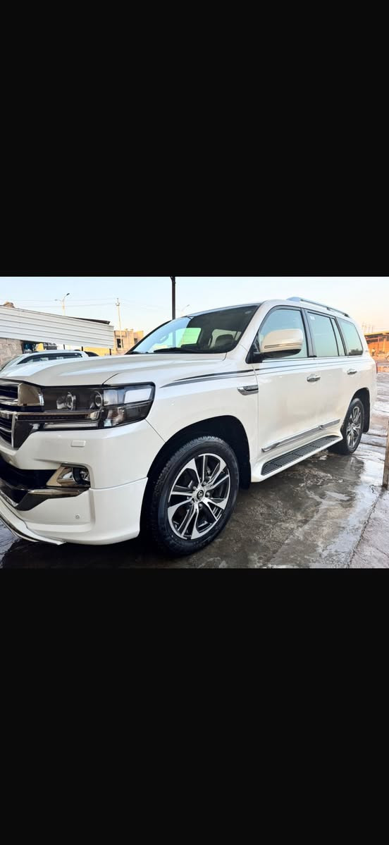 سلام عليكم لاند كروز موديل 2020 مكفوله كفاله عامه
سياره على أيدنه من شركه كاعيات ما مفروشه غراضها كامله ماشيه 52كيلو شركه ساز تايرات تخم جديد 
بصمه عدد 2 مكان 
مكان سياره بغداد / الأمين ثانيه / معلمين (***********)
