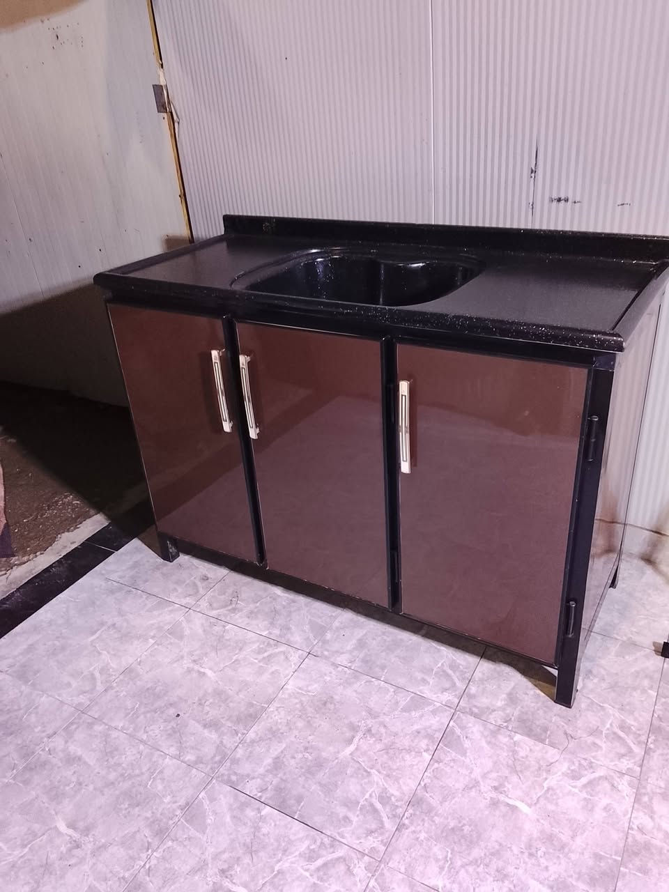 سنك مرمر متر و 30 نظيف جداً لايوجد ضرر العنوان بغداد الشعب الرقم ***********
