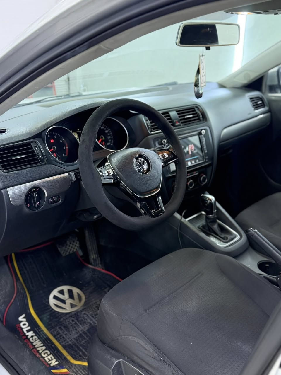 سلام عليكم جيتا 2018 محرك 20 عسكري بدون تيربو تنفس طبيعي مال مطار صبغ عام بدون ضربه بدون فتح سياره كلش جديده ماشيه 170 كيلو متر ترايها صفر محرك كير ممفتوح 4 تايرات جديد باتري جديد سياره تعال شوفها واحكم بعينك سنويه رقم جديد للا 2030 بطاقة بانزين بيها مكان كركوك سعر 121$ رقمي ***********
