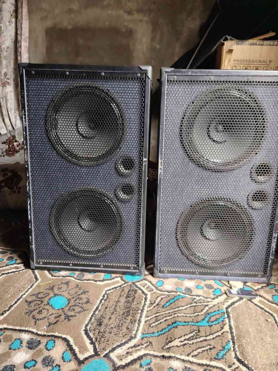 سلام عليكم اربع سماعات ثنائي وجهاز للبيع الاستفسار عل رغم 
***********
