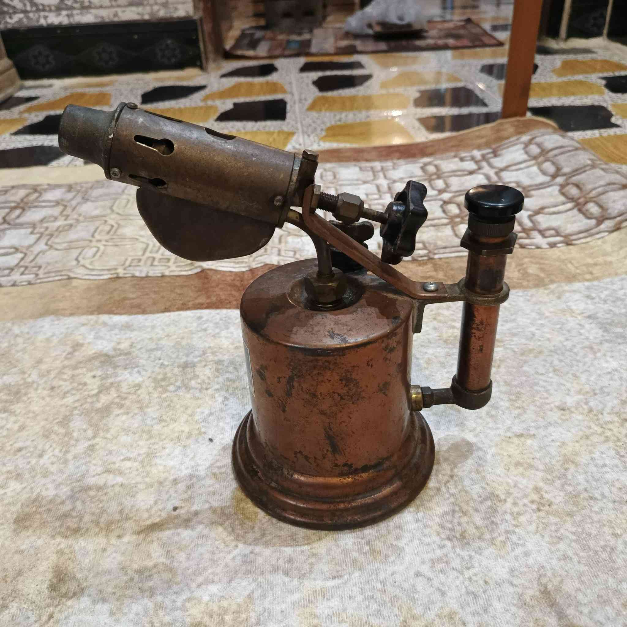 السلام عليكم ابريمز قديم جدا نظيف كل الضرر مابي السعر 65 الشراي ولحجز خاص يوجد توصيل  مكان بغداد ***********
