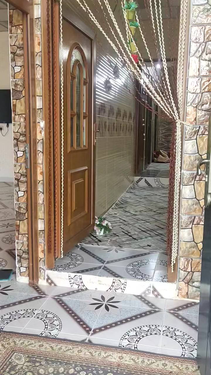 ١٨٠وةرةقةو كةميك معامةلة ئةم خانوباخة بوفروشتن لةكوندي ئالياوةي سةروبن شاخي كلةزةردة  لةسليماني ١١٦٠٠مةترة بيك هاتوةلةميوان هول نوستن مةتبةخ باخةكةكامل سياج كراوةبيريكي باشي تياية بوزانياري ***********
