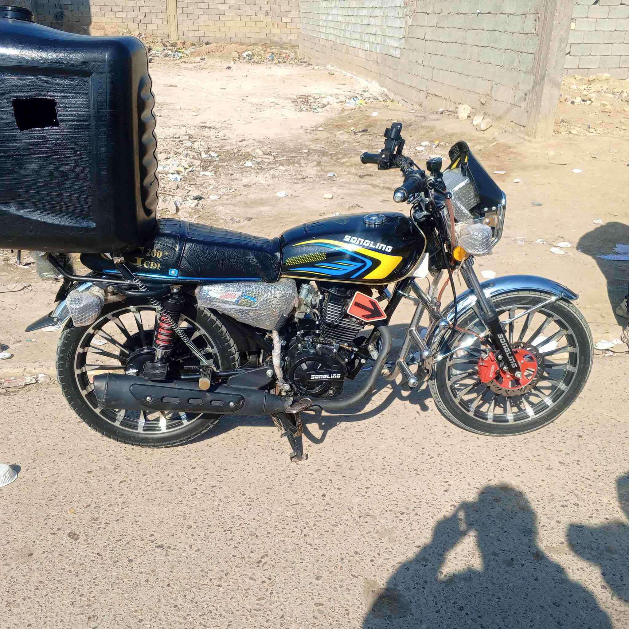 سلام عليكم دراجه يراني موديل 26 ربه كامله وراق كهربايات كلهه شغاله سعر 875 مكان  بغداد حسينيه معامل شراي يتصل ***********
