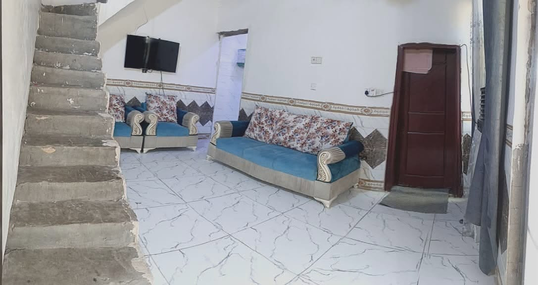 بيت للبيع ٧٠متر ركن على ٣ افرع عنوان شارع الصب مقابل شارع السبيس خلف مدارس در النجف مسافة كيلو عن الشارع طابو زراعي سند ٢٥ مشمول بالتطويب مرقم  للاستفسار الاتصال على ***********
