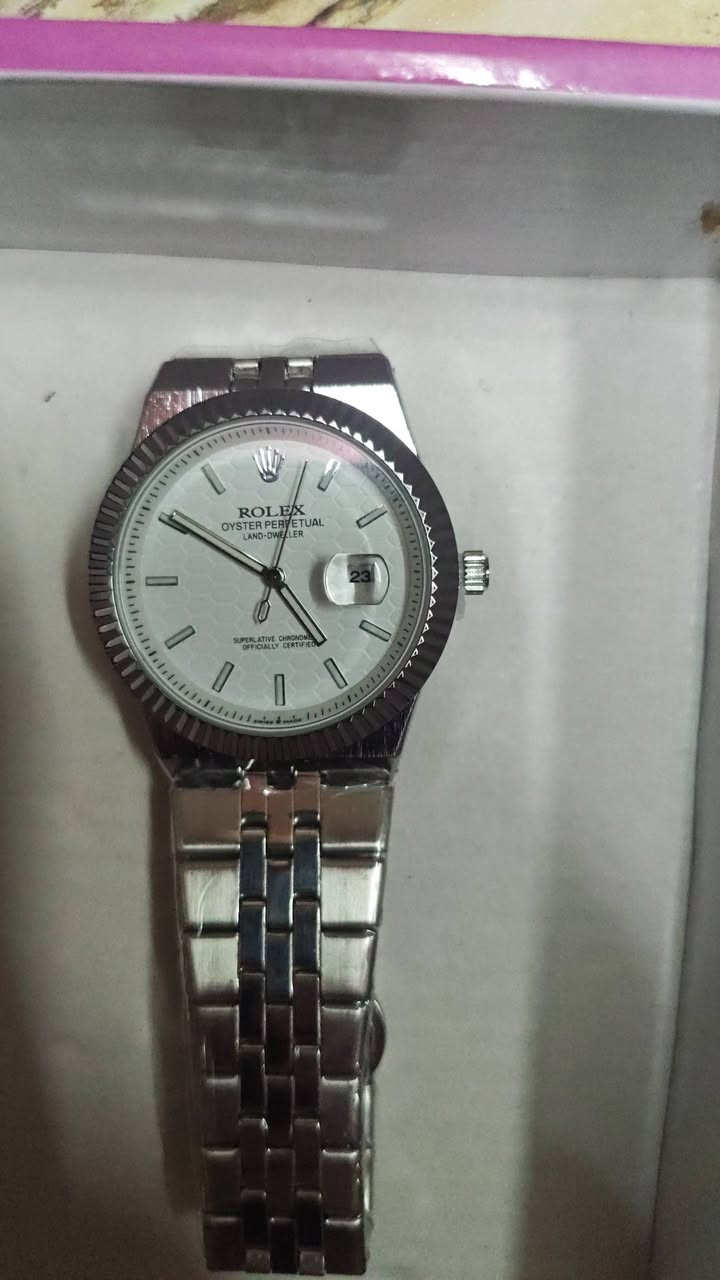 متوفر ساعات باتيك فيليب للبيع السعر جوه السوگ وشرط ارخص من البيجات سعر القطعه ب 15 الف بالبيجات من 20 وفوگ بس يمي 15 الف لأن اريد اصفي البضاعه واكو ساعات نسائيه هم وساعات رولكس للحجز التواصل واتساب ***********
