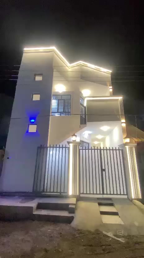 مشتمل للبيع 125 متر حي المعمل العماليه قريب ع سياج المعمل
طابقين معزول الارضي عن الطابق الثاني 
كل مشتمل يحتوي على غرفتين نوم 
مع مطبخ مع استقبال مع حمام مع منورين 
كل مشتمل يحتوي على خزان ماء مع سخان مع مأطور ماء مع خط المولد 
سنة البناء 2025 
مؤجرات ب600 الف دينار 
سند 25 
🏡      🏡
                              

        ■■■■■■■■■■■■■■■■■■■■■■■■
           للإستفسار أكثر يمكنم التواصل عبر رقم الهاتف 
                ☎️ ( ***********☎️  
        
  🙋‍♂️ مكتب السهل الاخضر للعقارات الضباط الثانيه 🏡
