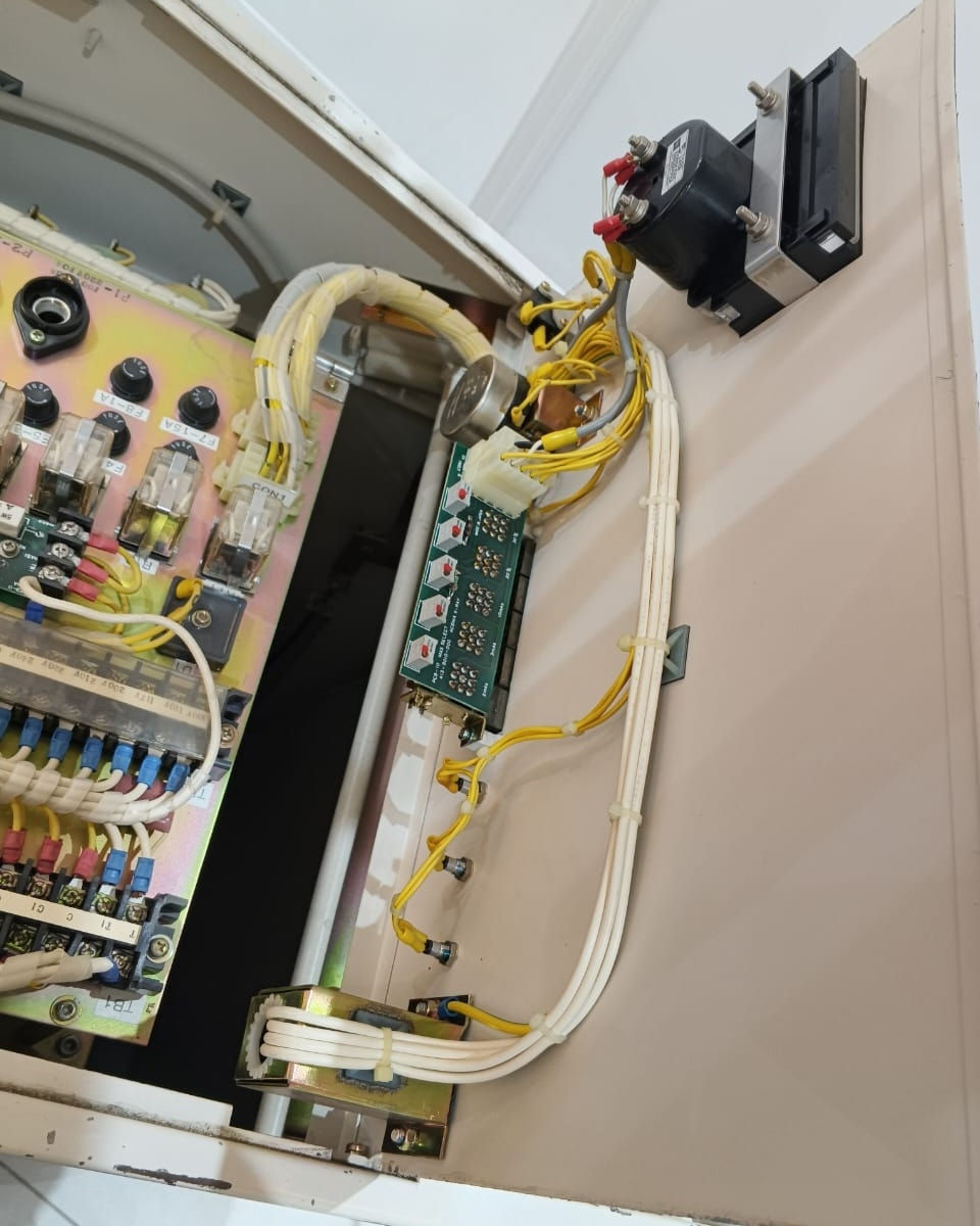 تم بحمد الله تعالى إنجاز أعمال الصيانة الشاملة بنجاح لكلٍّ من جهاز إنجكتر ضخ الصبغة وجهاز الأشعة Philips في مجمع الطبيب رائد حليم السعد – النجف الأشرف.
حيث كان جهاز الأشعة متوقفًا بالكامل عن التصوير، وتمت معالجة العطل بشكل كامل من خلال التشخيص الدقيق، صيانة الأجزاء المتأثرة، إعادة الضبط والمعايرة، وإجراء الاختبارات اللازمة حتى عاد الجهاز للعمل بكفاءة عالية وبجودة تصوير ممتازة، وفق المعايير الفنية المعتمدة.
كما تم فحص وصيانة جهاز إنجكتر ضخ الصبغة والتأكد من سلامة الأداء والدقة في الضخ لضمان أمان المرضى أثناء الفحوصات.
نشكر إدارة مجمع الطبيب رائد حليم السعد على ثقتهم، ونسعد دائمًا بتقديم خدمات الصيانة والدعم الفني للأجهزة الطبية بأعلى مستوى من الاحترافية والجودة، سائلين الله دوام التوفيق والنجاح للجميع.

📞 لمزيد من المعلومات أو طلب خدمات الصيانة:
📱 الاتصال على: ***********
💬 واتساب: ***********
📲 تلگرام: @Nab3_Al_Ebda3
شركة نبع الإبداع لتجارة الأجهزة والمستلزمات الطبية – النجف الأشرف
