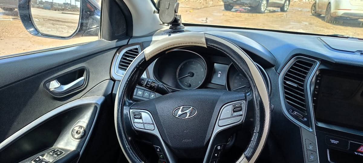 لبيع سياره سنتافي وارد امريكي سياره فول مواصفات عد بصمه حادثه مالته بصيط بدون تبديل  تحكم بانورامه  سياره اسمي لسعر خاص  ***********
