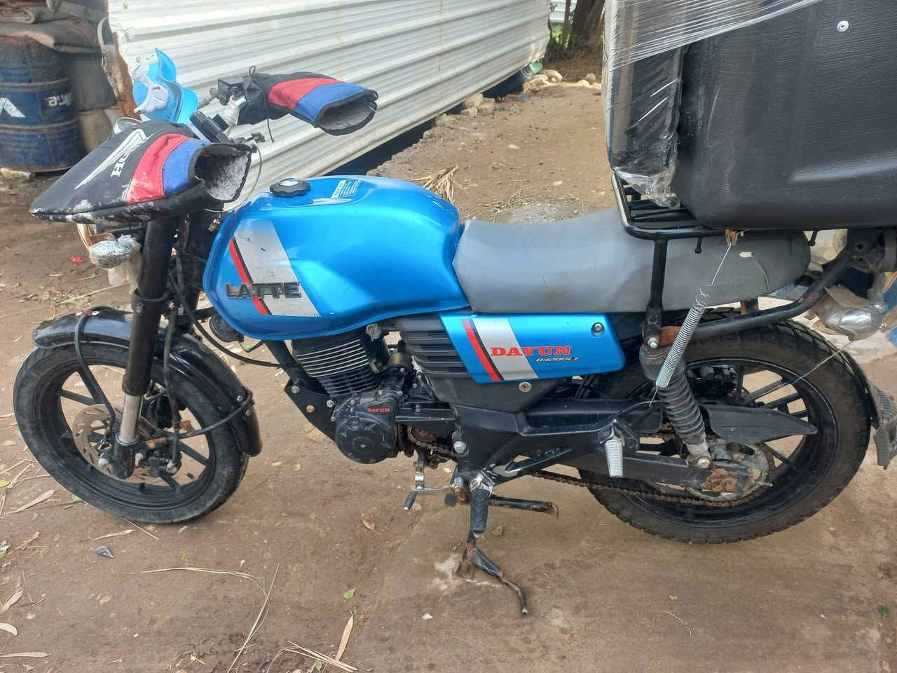 السلام عليكم عندي دراجه دايون لاتي مديل 21طالعه بشهر 11 الدراجه جفتته بوشه وبستم صارله شهرين مكاني ناصريه قرب لاسكان الصناعي الشراي رايده مليون 550 رقمي *********** شباب رقمه ناصريه
