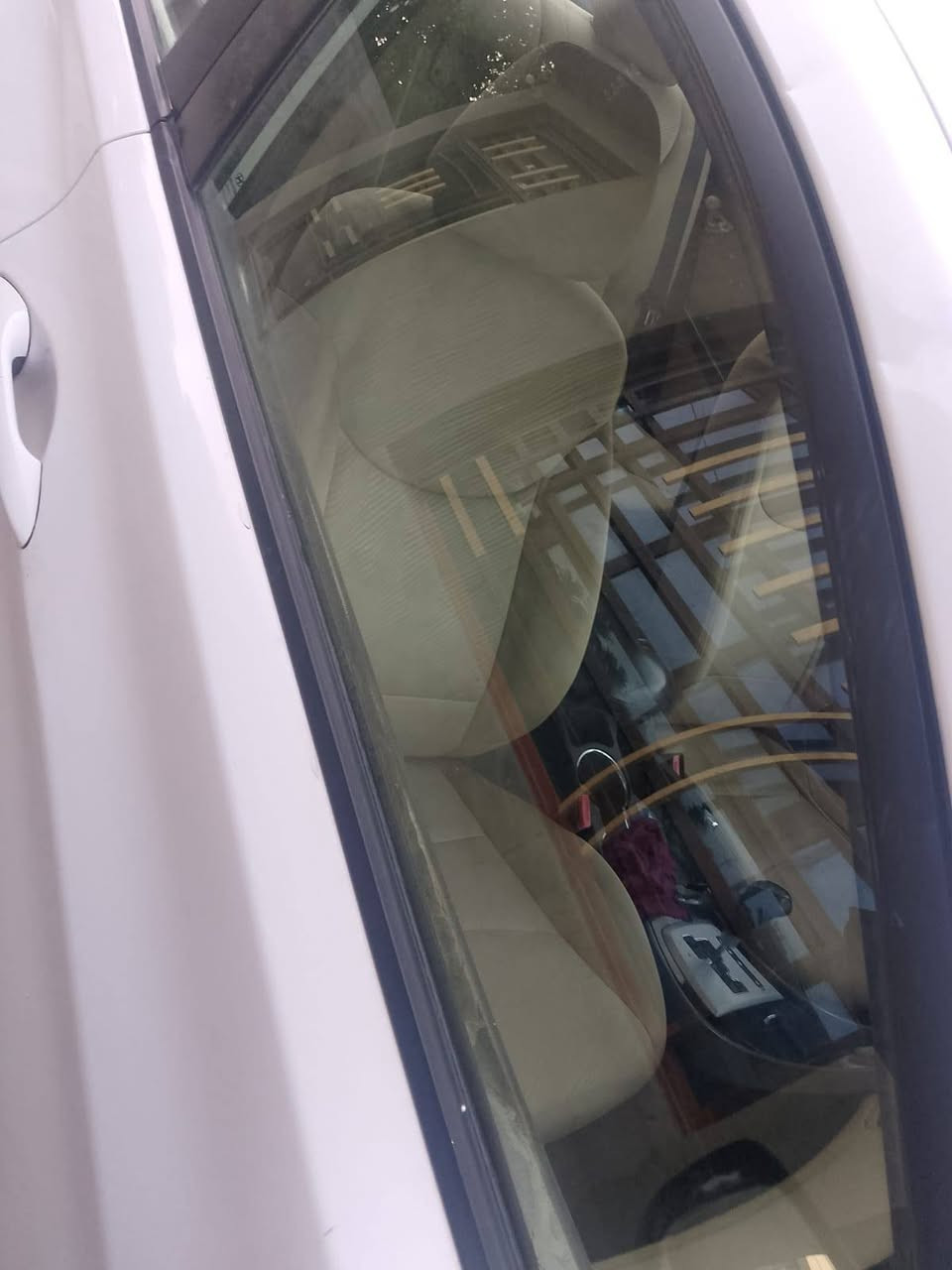 النترا للبيع موديل 12 فول عده الفتحه  السعر 95 وبيها مجال حداديه حلوه تبريد شغال كير جيد  تخم تاير  تبريد لمس  بسعر السبكتره اريد اخرب السوك ***********
