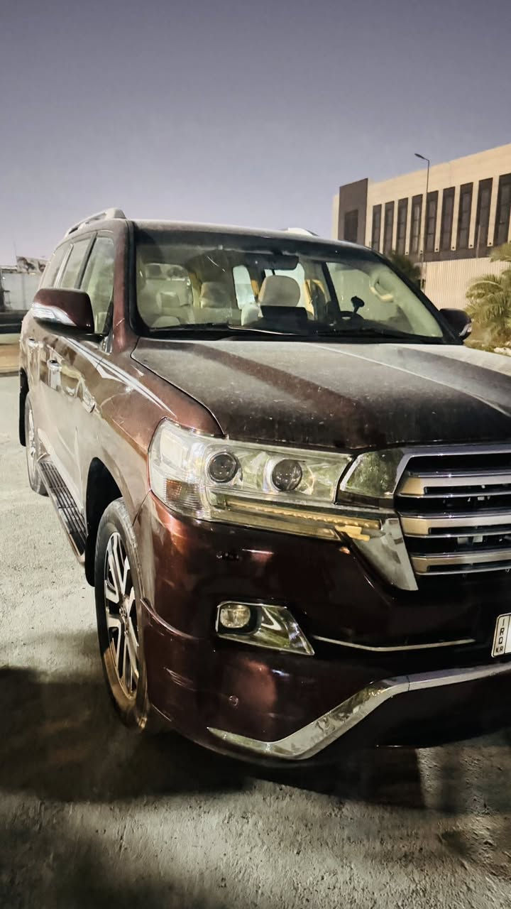 سلام عليكم للبيع لاندكروز موديل 2016فول مواصفات عدى الفتحه شركه جيهان مكفول من الصبغ والتبديل والميكانيك سياره جديده جداا رقم شمالي عنوان بغداد للاستفسار *********** بيع او مراوس
