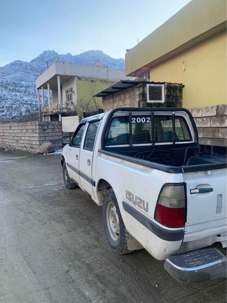 پیكاب ئایسوزی ٢٠٠١ گێرو مه‌كینه‌ به‌شه‌رت ره‌قه‌م و سه‌نه‌وی نوێیه‌ تا ٢٠٢٩ سبوغ یه‌ك پارچه‌ بێ ژۆری چوار تایه‌ی نوێی له‌ژێر دایه‌  و توند تۆڵه‌ بی مه‌سره‌فه‌ بۆزانیاری زیاتر *********** أربيل, العراق
