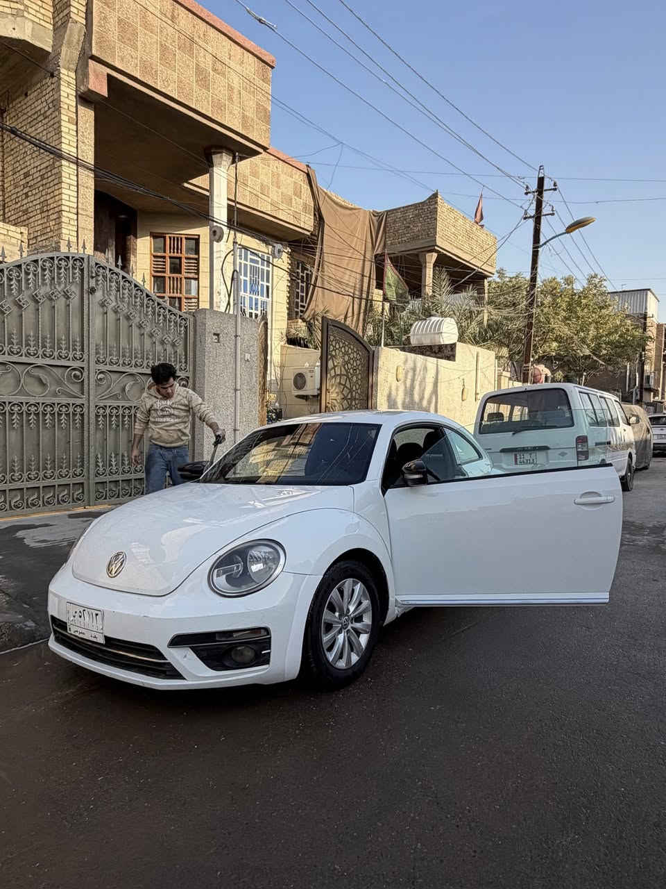 السلام عليكم 
للبيع بيتل موديل 2019 وارد امريكي
رقم بغداد مشروع وطني 
لون ابيض 
مواصفات السياره:
محرك 2000 تيربو
شاشة + كامره قلابه
كشنات مخمل 
رادارات جانبيه
اشاير مري
كير +محرك كفاله 
صدر امامي خلفي جاهز 
حادث السياره: 
جاملغ و بنيد و باب السايق مفتوح و مشدود نفسه بس بالسونار يقره تبديل لان مفتوح ومشدود 
السونار مرفق بالمنشور 
 السعر 118 وبيه مجال 
مكان السياره بغداد 
للاستفسار ‭0772 845 2767‬
