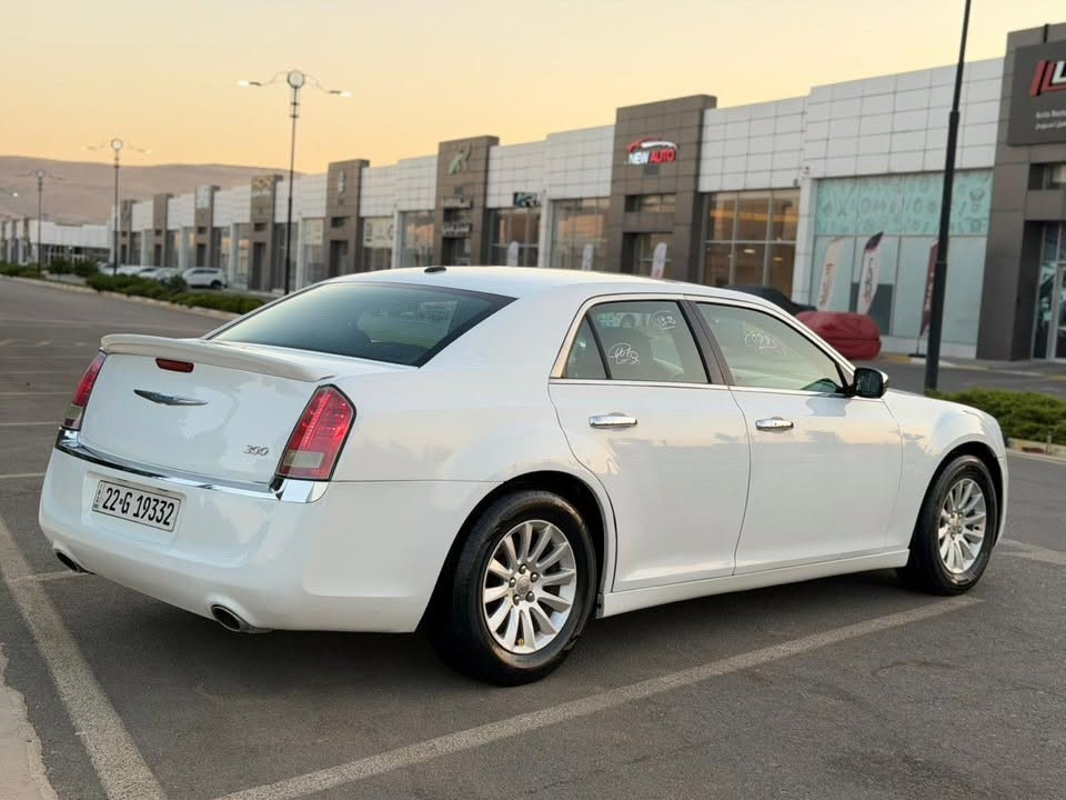 السلام عليكم
كرايسلر 300 (أوباما) موديل 2012 – فل مواصفات.

السيارة كلش نظيفة وحالتها ممتازة، مكينة وگير وشاصي بأفضل حالة وما بيهن أي ملاحظة. السنوية والرقم جديدات، والسيارة جاهزة للاستعمال بدون أي مصروف.

الصبغ: أربع قطع تجميلي فقط، بدون ضربات أو غرق أو حوادث.

اللي يدور على سيارة نظيفة وحقيقية، هاي فرصة.
للاستفسار والمراسلة عالخاص أو الاتصال.                  سعر ١٤٥بية مجال. رقم تلفون ***********. مكان سليمانية
