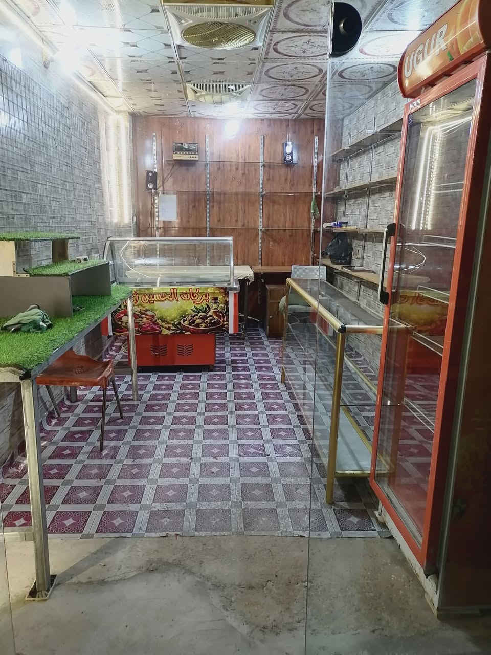 غراض للبيع نضيف اخو الجديد
عارضه مقبلات أو طرشي. ٣٥٠
عارضه براد. ٢٧٥
فاترينه قياس مترين. ٥٠
عارضه اغراض. ٢٥
ميوزه حديد عدد ٤ مع ثيل اصطناعي  .  ٢٠٠
ميزان الكتروني وزن ٤٠ كيلو اصلي استعمال قليل. ٣٥
الشراي يتصل مكاني بغداد الحسينيه ***********
