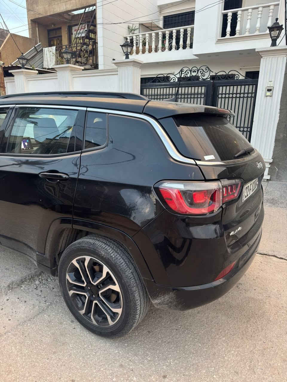 ‎النوع : جيب كومباس لمتد Jeep Compass Limited
‎الموديل : 2022 الشكل الجديد

‎اللون : اسود

‎السعر 150$ ورقه بيه مجال

‎عداد المسافة :25 الف ميل بس 

‎حجم المحرك : 4 سلندر ( 2.4L )

‎ناقل الحركة : گير اوتوماتيك وعادي من 8 سرعات

‎ملاحظة :

‎المواصفات : Limited

‎دفع رباعي
‎شاشة كبيرة
‎كشنات جلد تدفئة وتبريد 
‎كشن سائق تحكم كهربائي
‎هيتر ستيرن
‎تحكمات ستيرن جهتين
‎تبريد وتدفئة قطعتين امامي وخلفي
‎مثبت سرعة ذكي تفاعلي
‎رادارات امامي وجانبي
‎نظام نقطة عمياء
‎جنطة كهرباء شفط
‎شحن لاسلكي 
‎بصمة أبواب وتشغيل وجنطة
‎تشغيل عن بعد
‎قيادة ذاتية
‎اوتو ستوب توقف تلقائي
‎نظام تحديد مسار
‎سايد بريك بصمة
‎مانع انزلاق
‎وبقية المواصفات المعروفة
‎ الضرر جاملخ الامامي و بنيد مبدل فقط  ايرباك الستيرن و الدشبول   

‎مكان السيارة بغداد
‎صور ضرر موجودة

‎للتفاصيل اكثر التواصل على رقم الموبايل او وتساب
السعر  150ورقه وبي مجال للشراي
*********** 
***********
