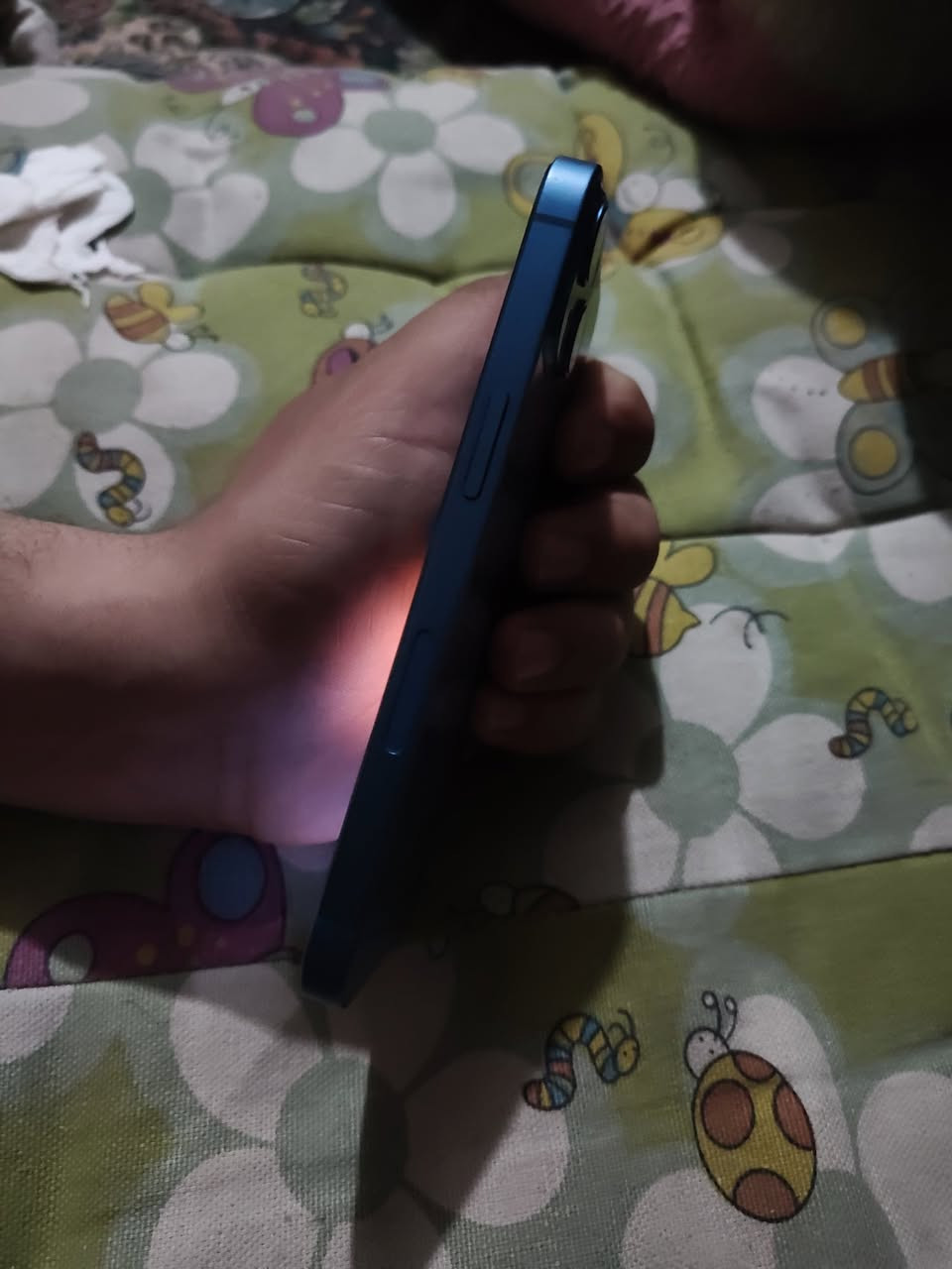 السلام عليكم
آيفون ١٣ عادي لون ازرق وتربروف نضافة٩٠٪؜
بطارية ٩٠ لا معلايه ولا ملعوب بيها
ذاكرة١٢٨
شرق اوسط
تك سيم وesm 
سعره ٤٥٠ وبي مجال للشراي
***********
