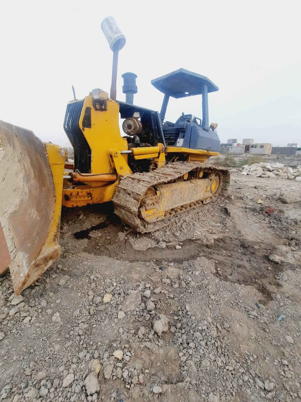 أسلام عليكم بلدوزر للبيع نوع كوماتسو موديل 2008 مكينة على وضع الشركة مملعوب بيهة كيلة دوارة السعر 150 بيع مستعجل مكان السماوة رقم المو بايل 
***********
***********
