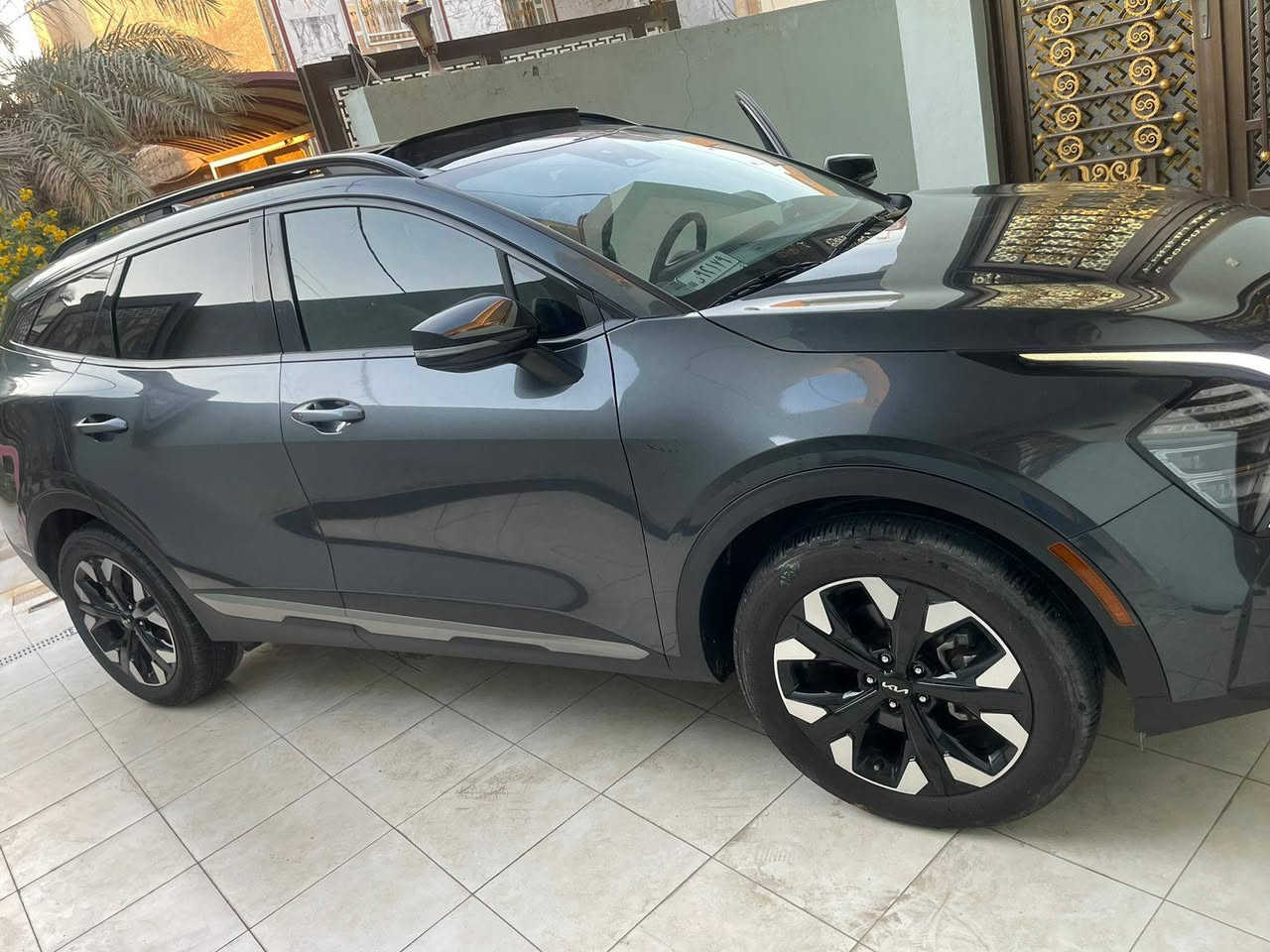 كيا سبورتج موديل2024 وارد امريكي
ضرر بسيط جداً فقط بارد بالبنيد بدون تبديل بدون صبغ بدون ارباك وصور الحادث بالمنشور مواصفتها فئه x-line
1-بنورما
2-بصمه تشغل عن بعد 
3-جنطه كهرباء
4-فور ويل 4x4
5-رادار امامي خلفي 
6-اوتو هولد 
7-كشن السائق كهرباء 
8-تدفئه كشنات 
9-تبريد امامي خلفي
10-شحن واير ليس
11-كامره خلفيه وحاسات اماميه خلفيه
12-شاشه كبيره متصل 
13-تبريد بيانو
14-دشبول دجيتل 
15-انظمه قياده 4وضعيات 
16-ايقاف ذاتي اوتو ستوب 
17-لد امامي خلفي 
وباقي المواصفات المعروفه 
محرك 2500
ماشيه 14 الف 
السياره بدون لوحات مكان السياره حله 
*********** الاستفسار
