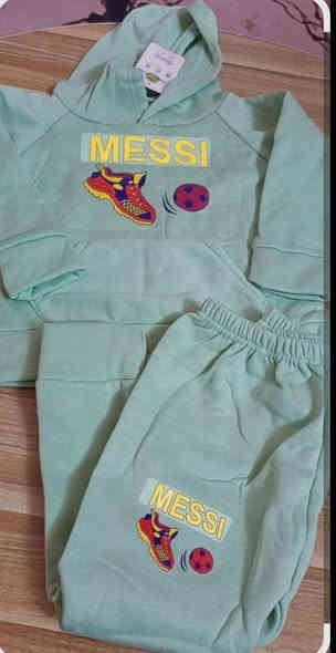 ملابس اطفال شتائي بات بات 
سعر التراك 5الف 
توصيل بغداد ومحافظات 5
الحجز مراسلة الصفحه 
او على رقم واتساب ***********
