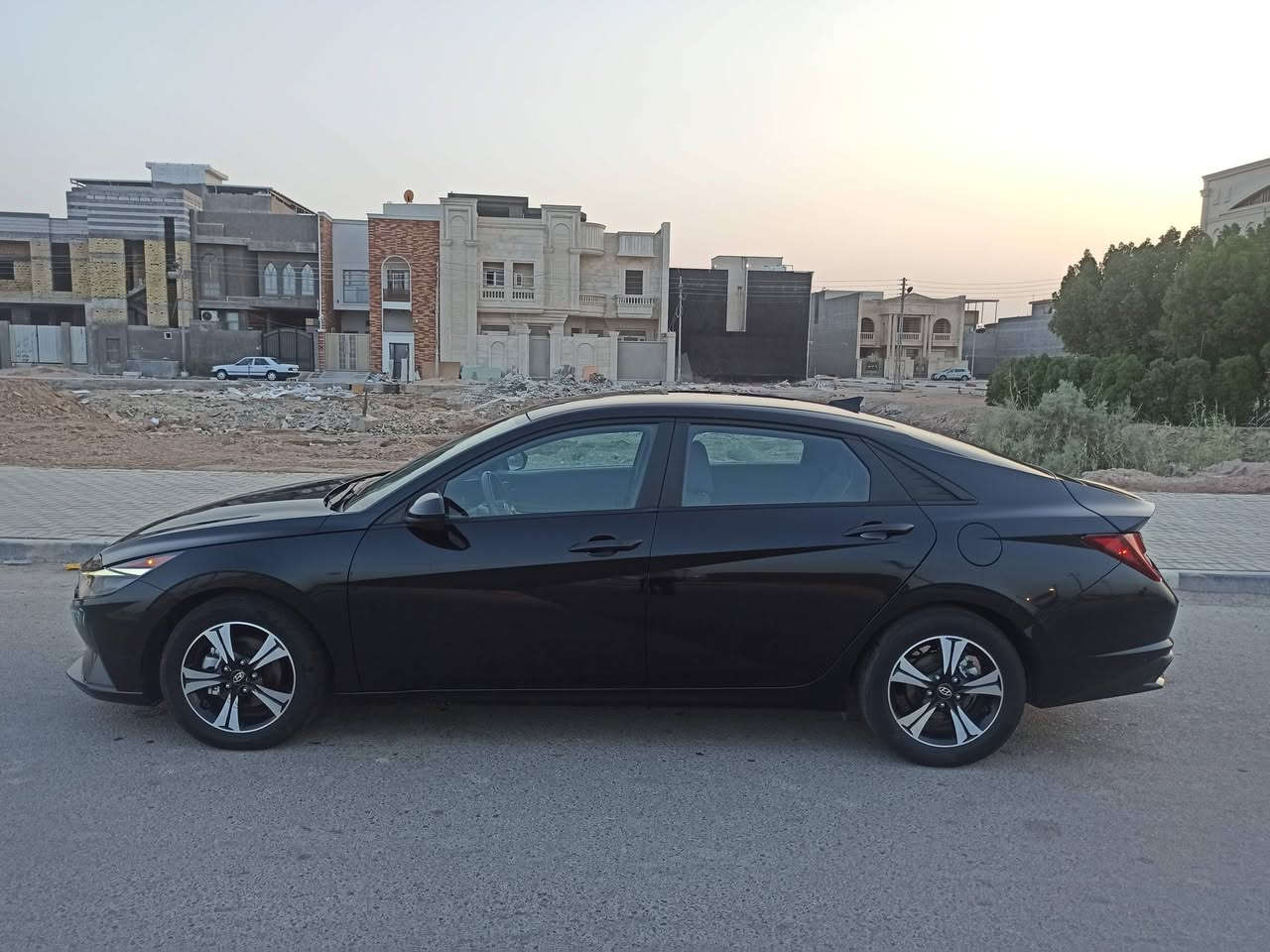 السلام وعليكم 
النترا وارد امريكي للبيع موديل 2023  رقم بغداد  معوقين وكالة عامة للمشتري فول مواصفات ما عدا الفتحه محرك 2000 دوش مكفولة كفاله عامة حادثة تبدل دعامية خلفية وتعديل جدا بسيط ابحوض تاير الاسبير  صور الحادث و رقم الشاصي موجود بالمنشور السيارة كلة ليبل واحد مابية اي قطع تبديل   ماشية 55 الف كيلو السيارة كير محرك كهربائيات تبريد حدادية كل على وضع الشركة 
بصمة تشغيل و ابواب هاند ابريك بصمة ثلاث وضعيات للقياده ( سبورت +نورمل + سمارت ) نظام اوتو هولد رادار امامي وخلفي و جانبي صندوق ذكي  فول تحكم استيرن قيادة ذاتية وكروز تثبيت سرعة وتحديد مسار شاشة دجيتل متصلة  متعدد الثيمات  وبعد بية اهواي مواصفات ماذكرة .
 مكان السيارة البصرة شط العرب منطقة الاكوات السعر المطوب 157 ورقة   
للاستفسار ***********
