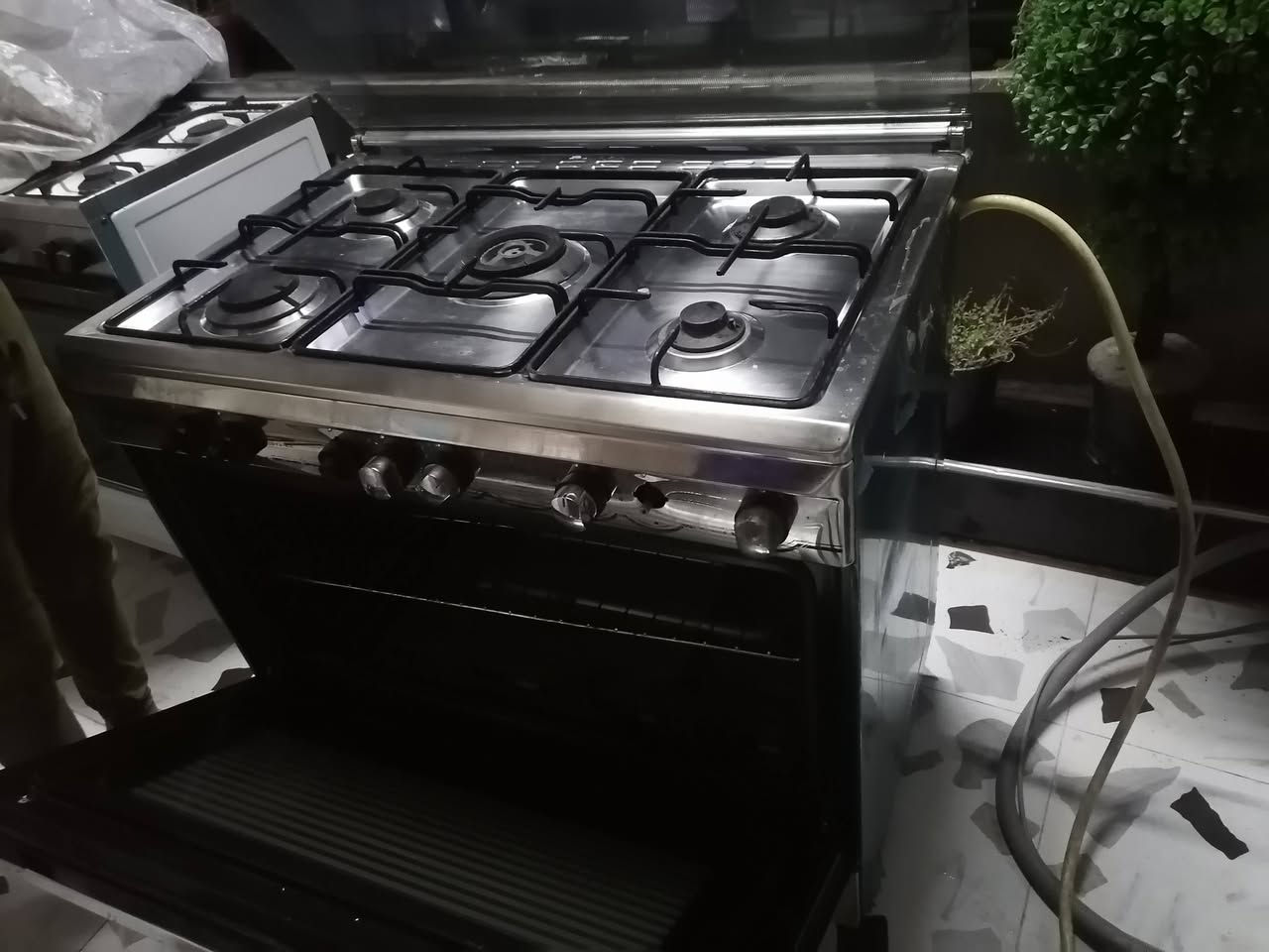 السلام عليكم ورحمة طباخ للبيع السعر ١٥٠
***********
