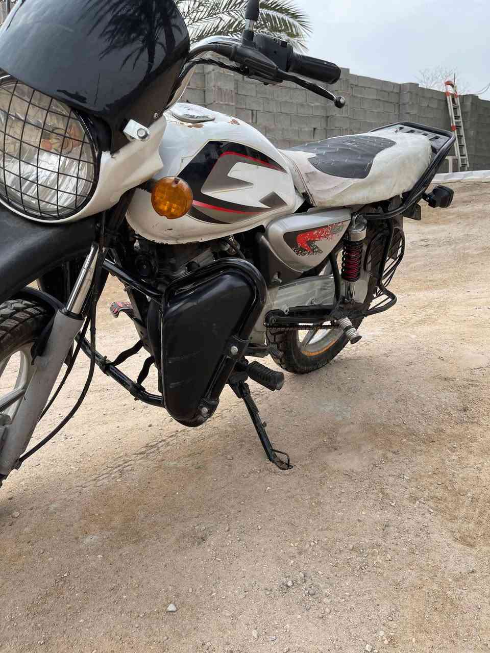 للبيع دراجة بوكسر موديل 2016
المكينة نظيفة وما بيها أي مشكلة
الدراجة استخدام خفيف وحالتها طيبة
الدراجه مرقمه بغداد التاجي 
السعر: مليون و300 او بيه مجال
المكان: الانبار فلوجه
للتواصل: *********** بي وتساب
