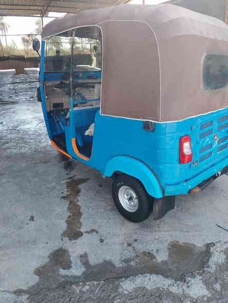 سلام عليكم تكتك رقم وسنويه بسمي لاتنقيصولا تبخير موديل 20 شهر 12 شوفت عينك نضافه  كامله كبل للشارع جادر جديد دبلات ولوي  جديدات سماعات يعني ماذب عليهه  ربع السعر6500 وبيهه مجال قليل مكان حصوه الشراي اتصل 0788 406 7914وبي خير ويدل
