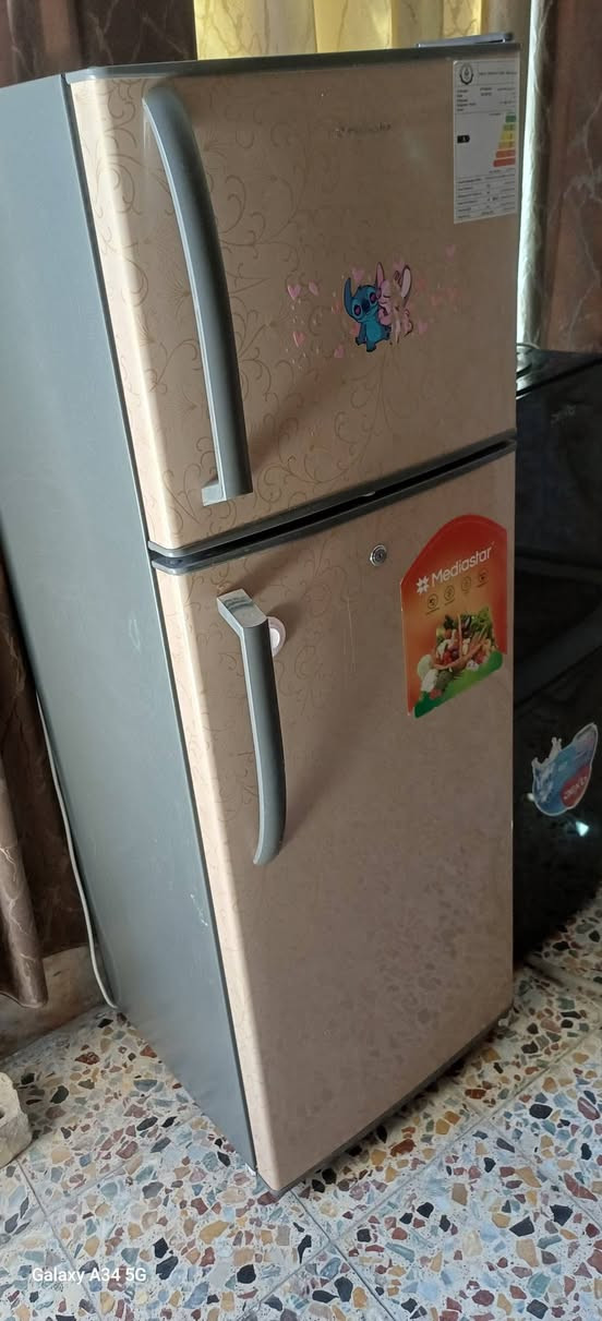 للبيع ثلاجه ١١ قدم وبراد ماء استخدام قليل بغداد الشعله 
***********
