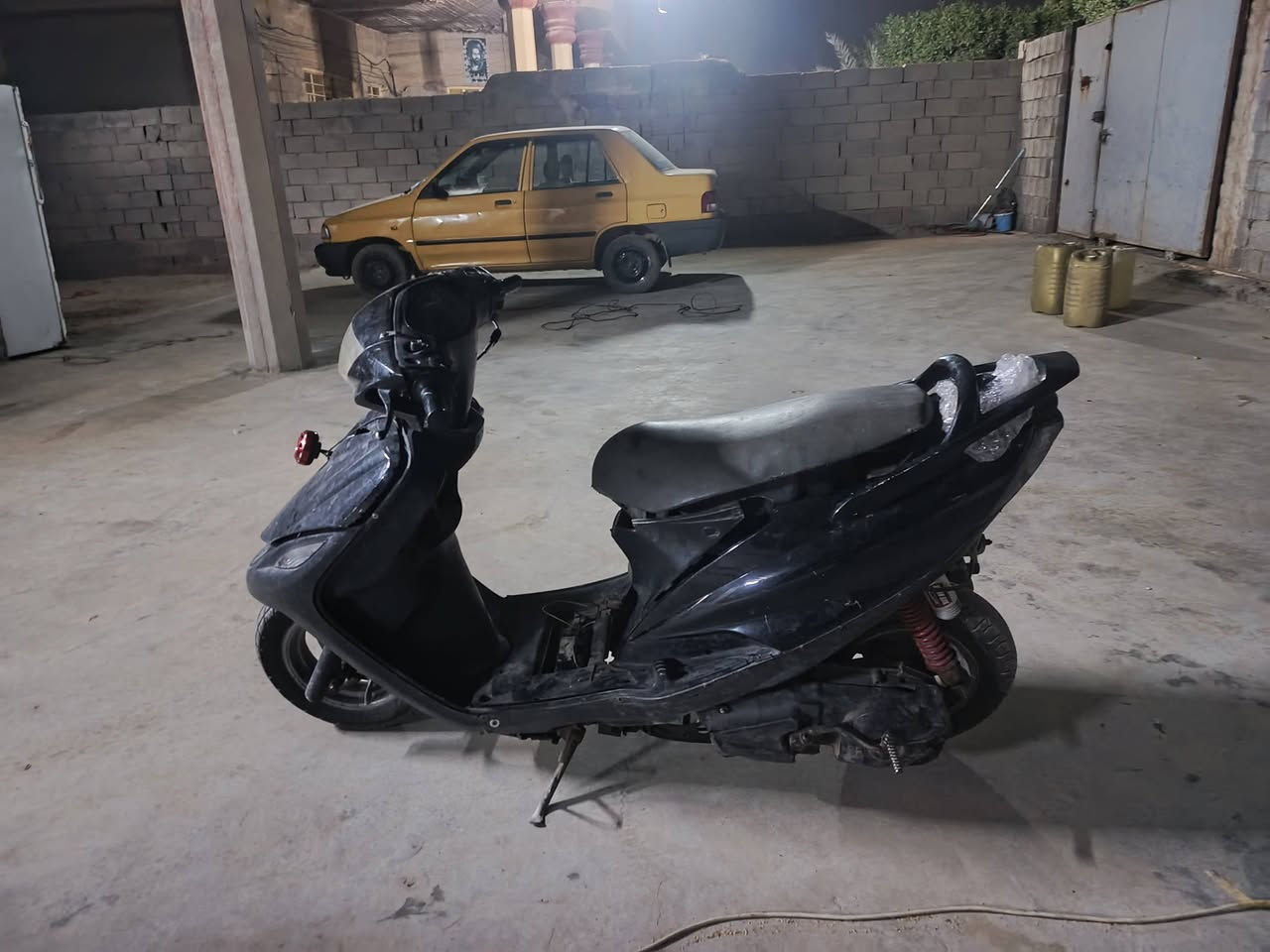 السلام عليكم 
ماكس 140 للبيع كوم حديد جنت طالع بيها وطفت مااعرف شبيها ابيع كوم حديد لاتسألني شبيها مااعرف تجي تأخذ كوم حديد قبل فتره مسويلها ادامع كلج خلفي وكابريتر وعقل وعرموطه هندر وبلك جديد وتايرات زوج مستعملات قليل بيها مكينه تخبل بس ابيع كوم حديد تجي تحمل وتروح 
قيم بما يرضي الله 
رقم *********** بيه واتساب فقط مكاني بغداد الجسر الفرنسي
