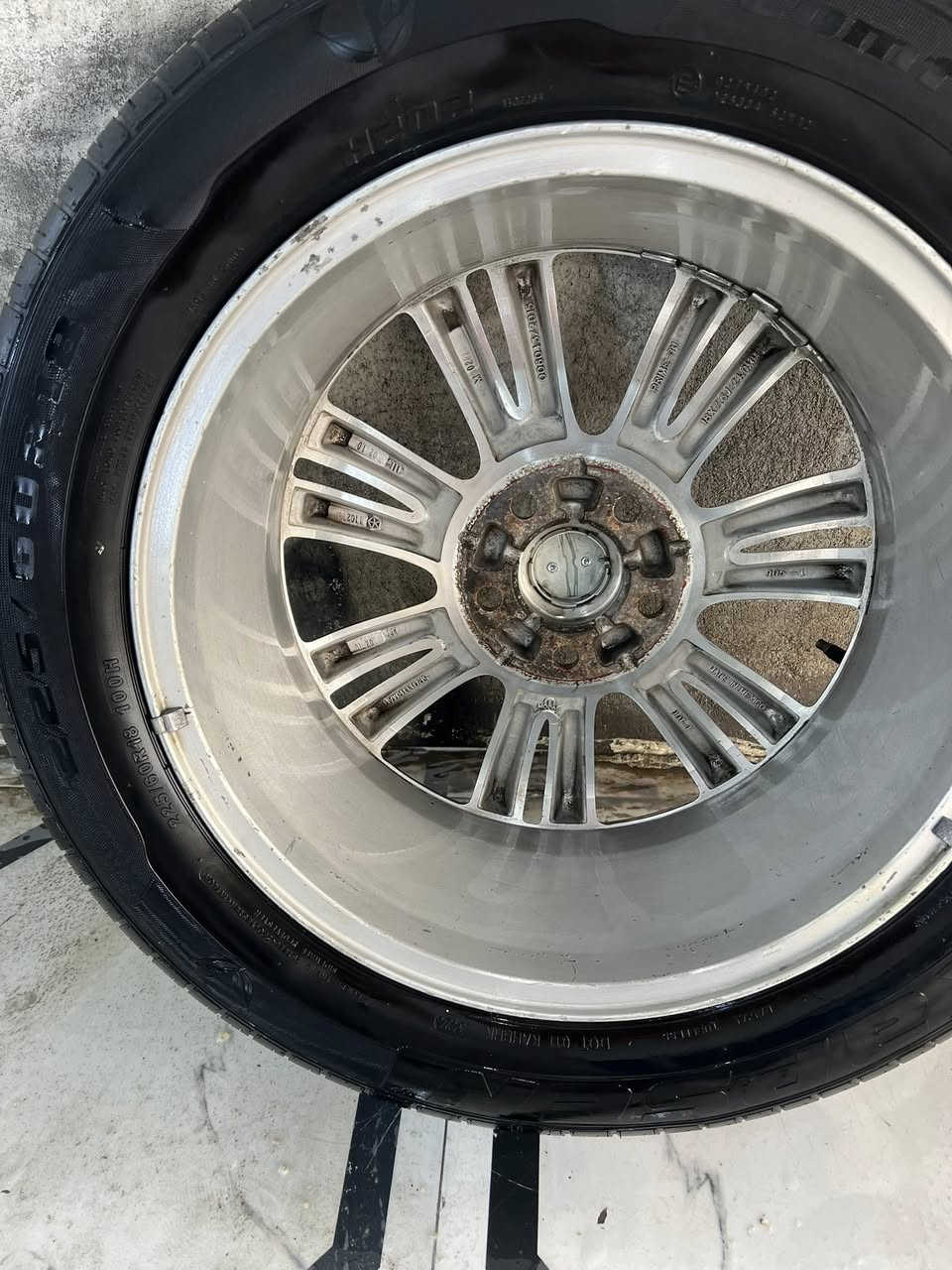 ويل مكسيكي اصلي شرط18
جديد كلش شرط زيرو هو وتخم تاير 
مكفول من كلشي لا زلوغ ولا تصليح ولا عواج ولا اي شي 
جديد كلش كلش
لبيع او مراوس بويل 20 موزه فقط 
سعر 8$  مكاني البصره القرنه 
***********
