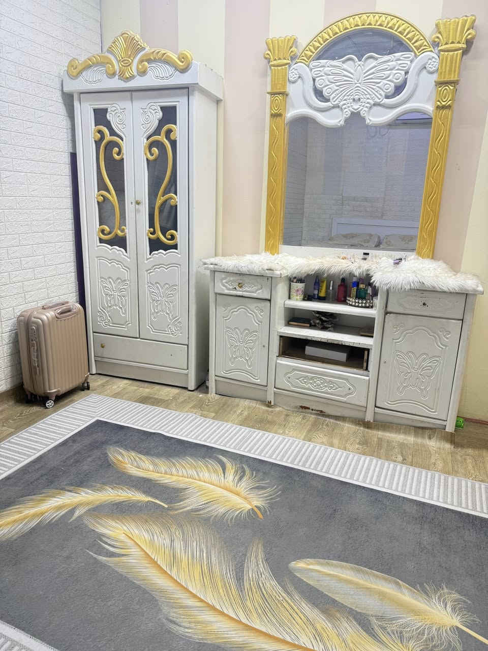 غرفه صاج نجاره عراقيه سعر 500 العنوان بصره اربع شوارع ***********
