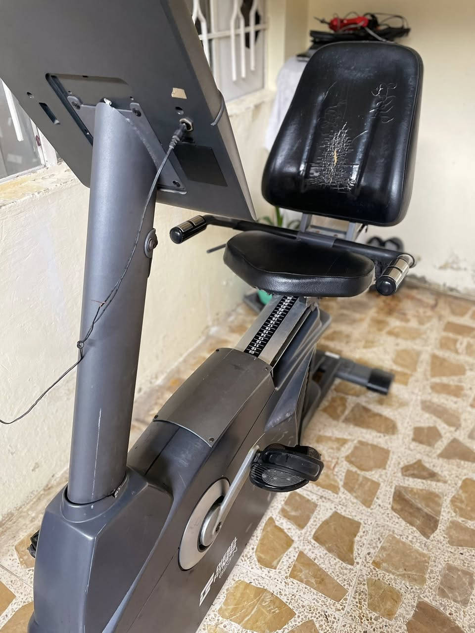 جهاز رياضي حديث
جهاز الكتروني 
تكدر تتحكم بل حركه سريعه وثكيله
جهاز موصفات فول حديث للبيع 
***********
