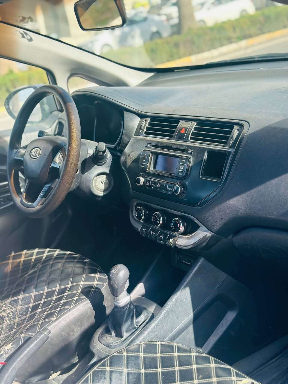 Kia rio 2012 
گێر عادی 
سەیارەكە ئەوەلیاتە قاسرین تحویل نابێت 
تحویلی كاتی من بە ئەوەلیات دەیفرۆشم
گیروومەکینە لۆك
قفل مەرکەزی
چوار جام کارەبای
هەیکەلی جوان
شەش گێر
پێشودوای تازە داگیراوە کامل بەشەرت
سەیارەکە زۆر جوان ماوەتەوە
تەنها یەک پارچە و نیوی بۆیاع  هەیە
نرخ : 63 وەرەقە و کەمێك مەجال
شوێن / هەولێر
بۆزانیای زیاتر نامە بنێرن لەخزمەت دام. أربيل, العراق


**إذا كنت صاحب هذا الإعلان وتريد حذفه لأي سبب، رجاءا أرسل رسالة إلى الدعم الفني**