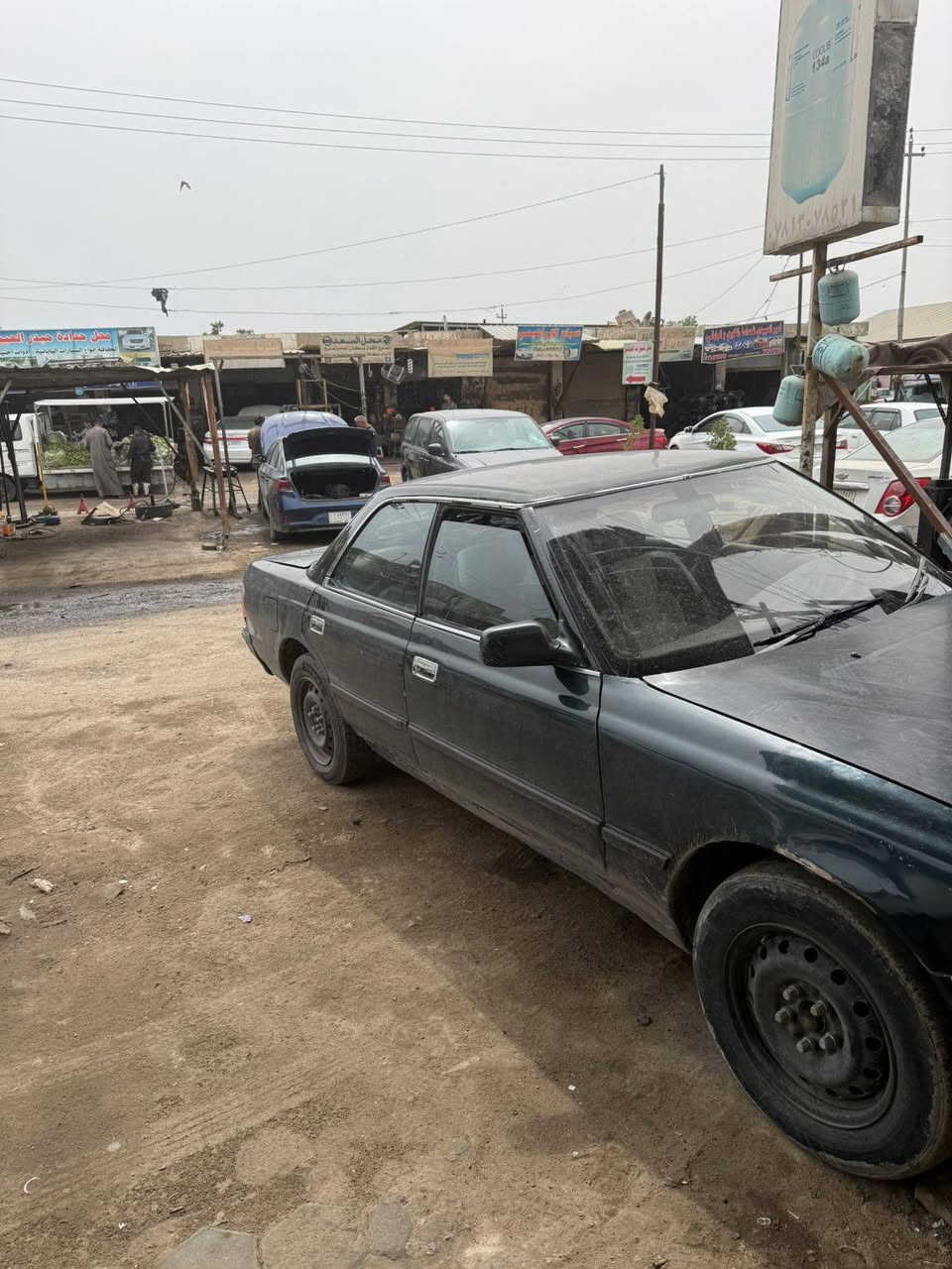 مارك عضم مديل 1991 رقم نجف مداور ثاني يوم بيها مكينه وكير جدد ستوني مصعدهن  مال بطه 2500vvt بيها منضومه زنون جديده دواخلها حلوه سماعات دمام شاشه اندرويد بيها قطعتين عايزلهن صبغ بس سعرها 35 وبيها مجال مكاني نجف ***********
