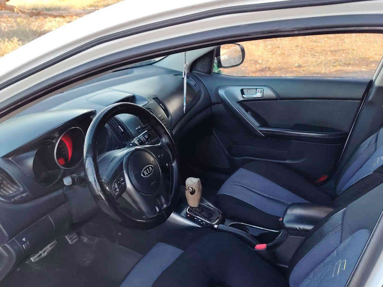 سيراتوو 2012
كامل موصفات فتحه شفت رياضي 
محرك 1600
لا تنقيص ولا تبخير
السياره كما واضحه بل صوره 
للسعر 97 وبيهه مجال ‏‪***********‬‏
