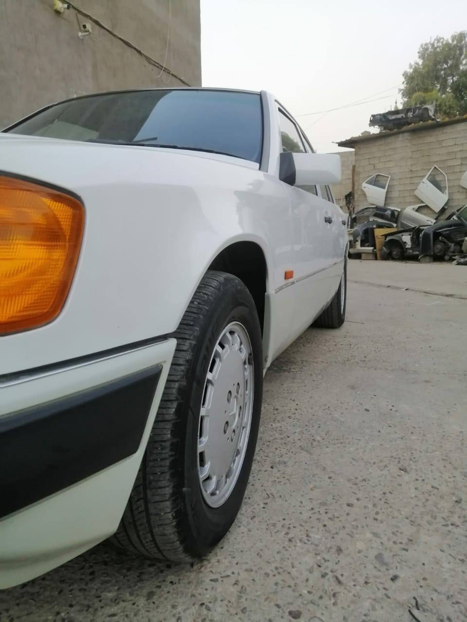 السلام عليكم 
مارسيدس E300
كشنات الاماميه كهرباء والجام الامامي كهرباء
والجام الخلفي جوبي
فتحه سقف طكتيني شغله
السياره بدون صبغ 
كامله مكمله مابيه نقص 
رقم بغداد الدولي السياره بسمي 
العنوان بغداد المشتل
السعر 95$ وبيه مجال 
الاستفسار ‏‪***********‬‏
***********  وتساب
